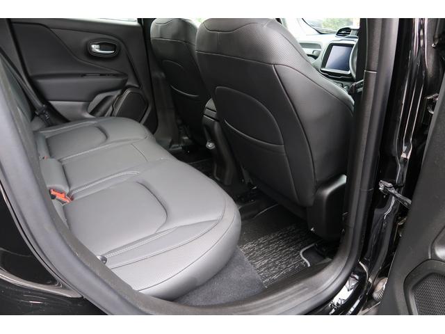 ジープ・レネゲード リミテッド　認定中古車　弊社元デモカー　ワンオーナー　禁煙車　純正ナビ　ＥＴＣ２．０　アップルカープレイ　レザーシート　シートヒーター　ＬＥＤヘッドライト　純正アルミホイール　アダプティブクルーズコントロール（25枚目）