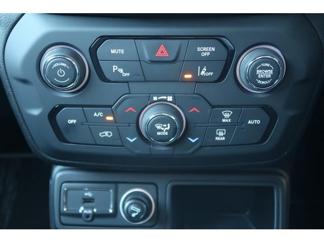 ジープ・レネゲード リミテッド　認定中古車　弊社元デモカー　ワンオーナー　禁煙車　純正ナビ　ＥＴＣ２．０　アップルカープレイ　レザーシート　シートヒーター　ＬＥＤヘッドライト　純正アルミホイール　アダプティブクルーズコントロール（18枚目）