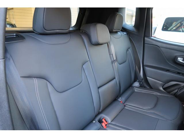 ジープ・レネゲード リミテッド　認定中古車　弊社元デモカー　ワンオーナー　禁煙車　純正ナビ　ＥＴＣ２．０　アップルカープレイ　レザーシート　シートヒーター　ＬＥＤヘッドライト　純正アルミホイール　アダプティブクルーズコントロール（24枚目）