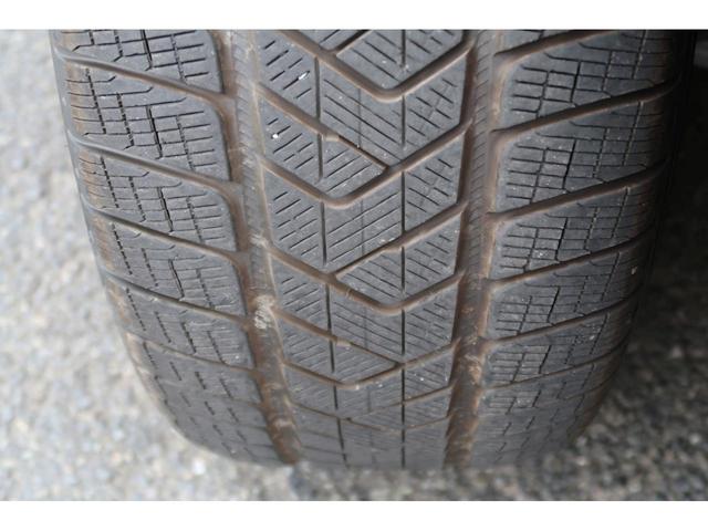 ジープ・グランドチェロキーＬ リミテッド　認定中古車　カープレイ　３６０カメラ　アダプティブクルーズコントロール　シートヒーター　ハンドルヒーター　４ＷＤ　禁煙車　後部座席シートヒーター付き（8枚目）