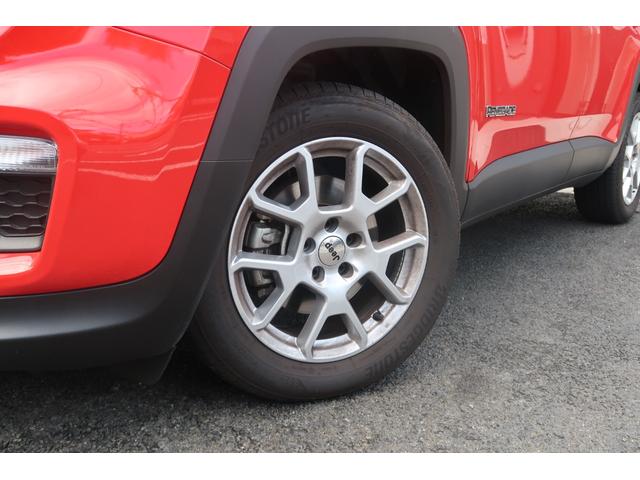 ジープ・レネゲード リミテッド　認定中古車　ワンオーナー　ドラレコ　ルーフラック　禁煙車　ＬＥＤ　純正ナビ　ＥＴＣ２．０　リアカメラ　カープレイ対応　ＵＳＢ利用可能　黒レザー　シートヒーター（23枚目）