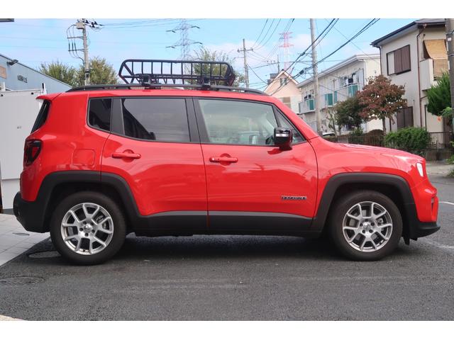 ジープ・レネゲード リミテッド　認定中古車　ワンオーナー　ドラレコ　ルーフラック　禁煙車　ＬＥＤ　純正ナビ　ＥＴＣ２．０　リアカメラ　カープレイ対応　ＵＳＢ利用可能　黒レザー　シートヒーター（32枚目）