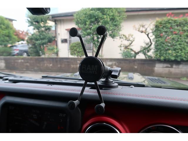 ジープ・ラングラーアンリミテッド ルビコンリミテEDウィズサンライダフリTフォーハドT 認定中古車!全国250台限定車!!純正ナビ!デジタルインナーミラー!電動サイドステップアップルカープレイ!レザーシート!シートヒーター!アダプティブクルーズコントロール!ETC2.0(24枚目)