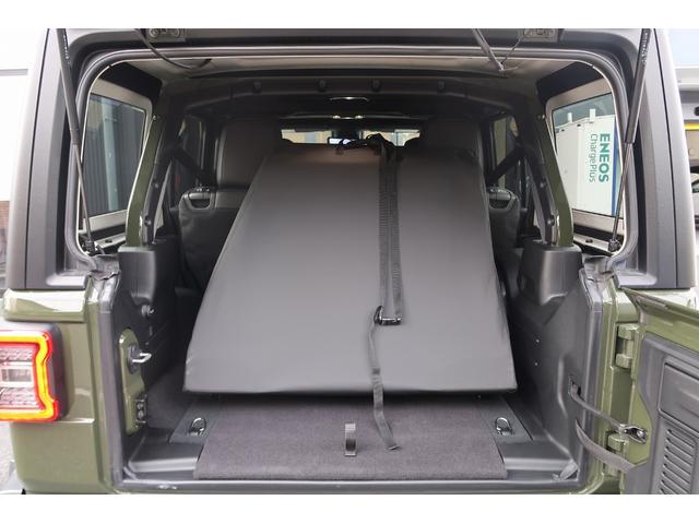 ジープ・ラングラーアンリミテッド ルビコンリミテEDウィズサンライダフリTフォーハドT 認定中古車!全国250台限定車!!純正ナビ!デジタルインナーミラー!電動サイドステップアップルカープレイ!レザーシート!シートヒーター!アダプティブクルーズコントロール!ETC2.0(41枚目)