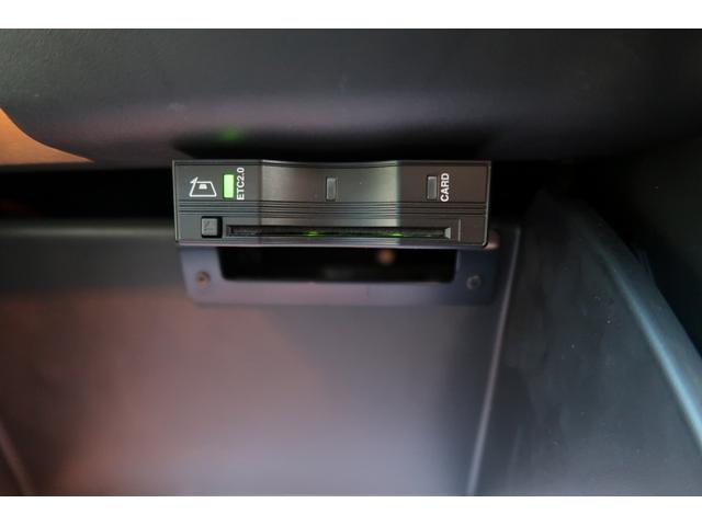 ジープ・コマンダー リミテッド　認定中古車！ワンオーナー弊社元管理車輛！新車保証継承！純正ナビ！アップルカープレイ！レザーシート！シートヒーター！パワーシート！ＬＥＤヘッドライト！純正１８インチアルミホイール！サラウンドビューカメラ（17枚目）