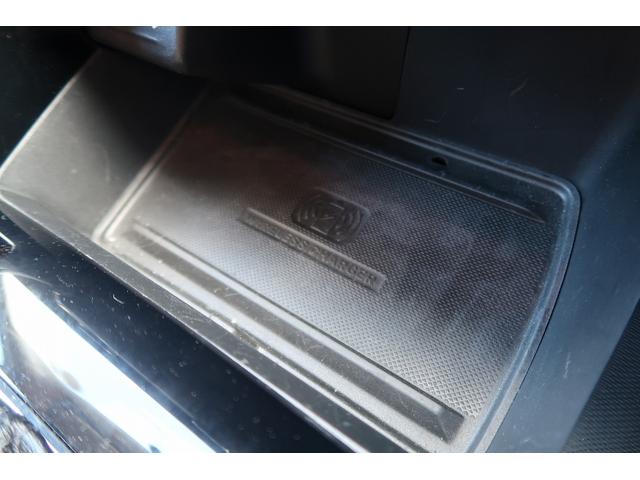 ジープ・コマンダー リミテッド　認定中古車！ワンオーナー弊社元管理車輛！新車保証継承！純正ナビ！アップルカープレイ！レザーシート！シートヒーター！パワーシート！ＬＥＤヘッドライト！純正１８インチアルミホイール！サラウンドビューカメラ（25枚目）