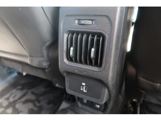 ジープ・コマンダー リミテッド　認定中古車！ワンオーナー弊社元管理車輛！新車保証継承！純正ナビ！アップルカープレイ！レザーシート！シートヒーター！パワーシート！ＬＥＤヘッドライト！純正１８インチアルミホイール！サラウンドビューカメラ（26枚目）