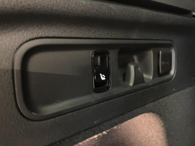ＧＬＣ ＧＬＣ２２０ｄ　４Ｍ　ＡＭＧレザーエクスクルーシブＰ　現行型　本革シート　シートヒーター　ブルメスターサウンドシステム　純正ドラレコ　パワーシート　ワイヤレスチャージング　ＭＢＵＸ　ヘッドアップディスプレイ　３６０°カメラ　ＥＴＣ　メルセデス・ケア継承（47枚目）