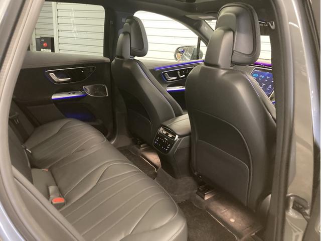 ＥＱＥ ＳＵＶ ＥＱＥ３５０　４マチック　ＳＵＶ　弊社デモカー　ワンオーナー　禁煙車　レーダーセーフティパッケージ　純正ドライブレコーダー　パノラミックスライディングルーフ　本革シート　アンビエントライトライト　ＭＢＵＸ　３６０度カメラ（19枚目）
