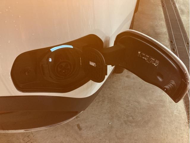 ＥＱＣ ＥＱＣ４００　４マチック　ＡＭＧライン　ＥＱケア保証／ＡＭＧライン／充電カード６か月サポート／電動リアゲート／３６０度カメラシステム／アンビエントライト（６４色）／パフュームアトマイザー／ヘッドアップディスプレイ／ＭＢＵＸナビゲーション（33枚目）