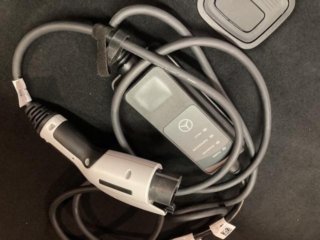 ＥＱＣ ＥＱＣ４００　４マチック　ＡＭＧライン　ＥＱケア保証／ＡＭＧライン／充電カード６か月サポート／電動リアゲート／３６０度カメラシステム／アンビエントライト（６４色）／パフュームアトマイザー／ヘッドアップディスプレイ／ＭＢＵＸナビゲーション（44枚目）