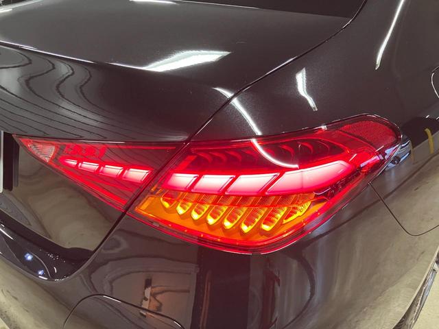 Ｃクラス Ｃ３５０ｅスポーツ　認定中古車　レーダーセーフティＰＫＧ　ＡＭＧライン　レザーダイナミカシート　パノラマ　ＭＢＵＸ　３６０度カメラ　ワイヤレスチャージャーヘッドアップディスプレイ　ＬＥＤライト　前席パワーシート　シートヒ（43枚目）