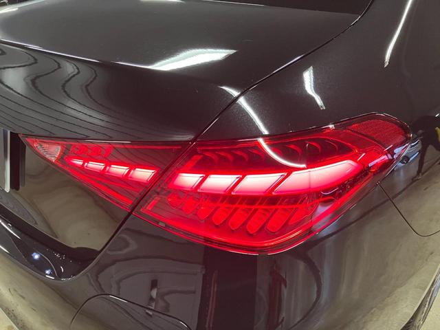 Ｃクラス Ｃ３５０ｅスポーツ　認定中古車　レーダーセーフティＰＫＧ　ＡＭＧライン　レザーダイナミカシート　パノラマ　ＭＢＵＸ　３６０度カメラ　ワイヤレスチャージャーヘッドアップディスプレイ　ＬＥＤライト　前席パワーシート　シートヒ（51枚目）