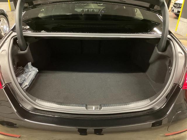 Ｃクラス Ｃ３５０ｅスポーツ　認定中古車　レーダーセーフティＰＫＧ　ＡＭＧライン　レザーダイナミカシート　パノラマ　ＭＢＵＸ　３６０度カメラ　ワイヤレスチャージャーヘッドアップディスプレイ　ＬＥＤライト　前席パワーシート　シートヒ（64枚目）