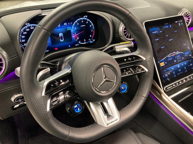 ＳＬ ＳＬ６３　４マチック＋　弊社元デモカー　新車保証継承　オパリスホワイト　アップルカープレイ　Ｂｒｕｍｅｓｔｅｒサウンドスピーカー　ワイヤレスチャージング　３６０°カメラシステム　エアスカーフ　ＡＭＧパフォーマンスステアリング（42枚目）