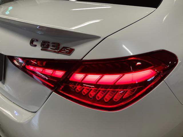 Ｃクラス Ｃ６３　Ｓ　Ｅ　パフォーマンス　認定中古車　本革シート　ヘッドアップディスプレイ　３６０°カメラ　ブルメスター　アンビエントライト　サンルーフ　ＥＴＣ　ＭＢＵＸ　純正ドライブレコーダー　ＬＥＤヘッドライト　シートベンチレーター　シー（24枚目）