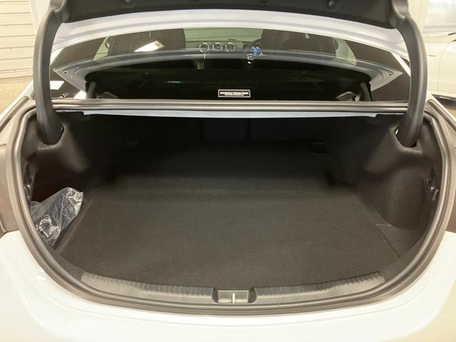 Ｃクラス Ｃ６３　Ｓ　Ｅ　パフォーマンス　認定中古車　本革シート　ヘッドアップディスプレイ　３６０°カメラ　ブルメスター　アンビエントライト　サンルーフ　ＥＴＣ　ＭＢＵＸ　純正ドライブレコーダー　ＬＥＤヘッドライト　シートベンチレーター　シー（29枚目）