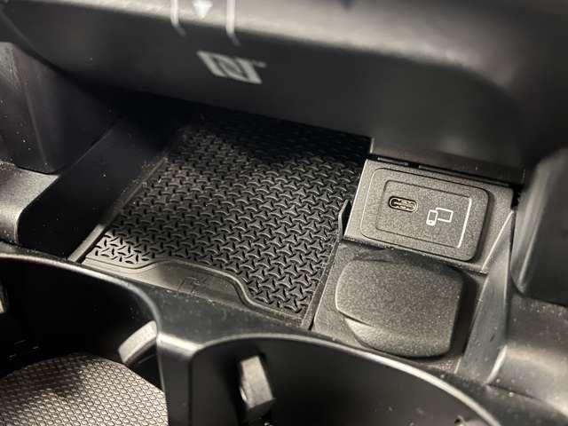 Ｅクラス Ｅ２００　４マチック　スポーツ　ＡＭＧインテリアパッケージ／パノラミックスライディングルーフ／エクスクルーシブパッケージ／３６０°カメラ／ヘッドアップディスプレイ／メモリー付パワーシート／Ｂｕｒｍｅｓｔｅｒサラウンドサウンド／本革シ（20枚目）