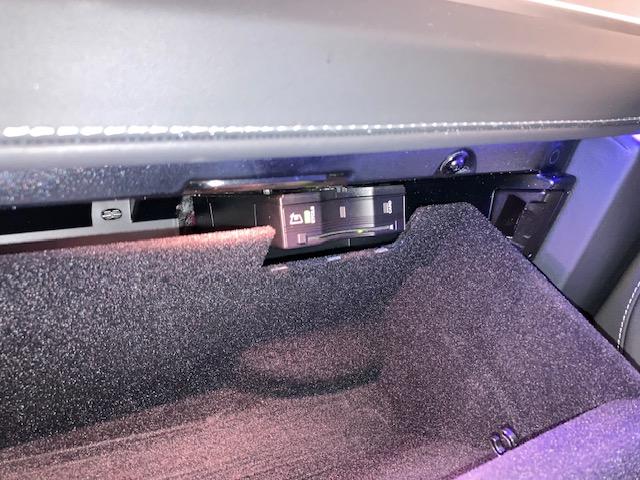 Ｇクラス Ｇ６３　ＡＭＧレザーエクスクルーシブパッケージ　弊社ユーザー様お下取り車両　ガラススライディングルーフ　アダプティブダンピングシステム　ＡＭＧレッドブレーキキャリパー　ナッパレザーシート　ＡＭＧパフォーマンスステアリング（21枚目）