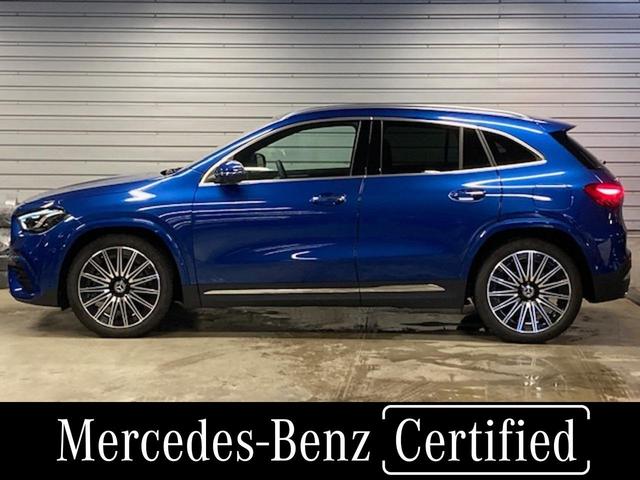 ＧＬＡクラス ＧＬＡ１８０　ＡＭＧラインパッケージ　弊社デモカー　レーダーセーフティＰＫＧ　ＡＭＧライン　パノラマ　３６０度カメラ　ＭＢＵＸ　スペクトラルブルー　新車保証継承　レザーＡＲＴＩＣＯマイクロカットシート　前席パワーシート　シートヒーター　自（3枚目）