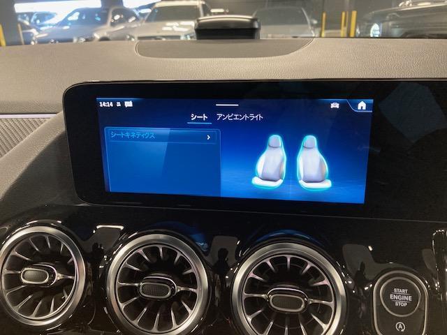 ＧＬＡクラス ＧＬＡ１８０　ＡＭＧラインパッケージ　弊社デモカー　レーダーセーフティＰＫＧ　ＡＭＧライン　パノラマ　３６０度カメラ　ＭＢＵＸ　スペクトラルブルー　新車保証継承　レザーＡＲＴＩＣＯマイクロカットシート　前席パワーシート　シートヒーター　自（7枚目）