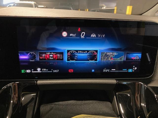 ＧＬＡクラス ＧＬＡ１８０　ＡＭＧラインパッケージ　弊社デモカー　レーダーセーフティＰＫＧ　ＡＭＧライン　パノラマ　３６０度カメラ　ＭＢＵＸ　スペクトラルブルー　新車保証継承　レザーＡＲＴＩＣＯマイクロカットシート　前席パワーシート　シートヒーター　自（12枚目）