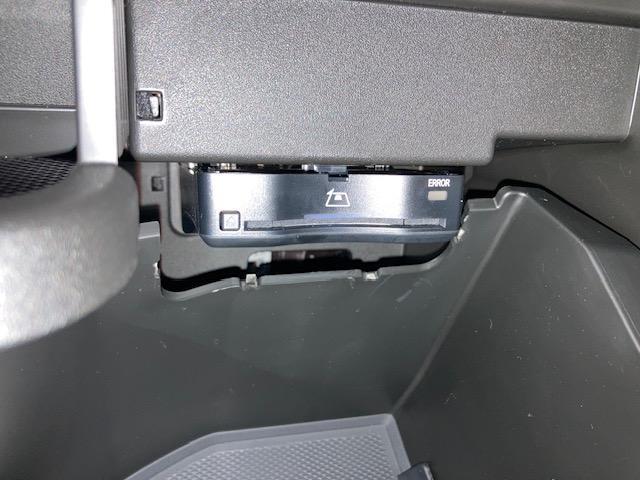 ＧＬＡクラス ＧＬＡ１８０　ＡＭＧラインパッケージ　弊社デモカー　レーダーセーフティＰＫＧ　ＡＭＧライン　パノラマ　３６０度カメラ　ＭＢＵＸ　スペクトラルブルー　新車保証継承　レザーＡＲＴＩＣＯマイクロカットシート　前席パワーシート　シートヒーター　自（15枚目）