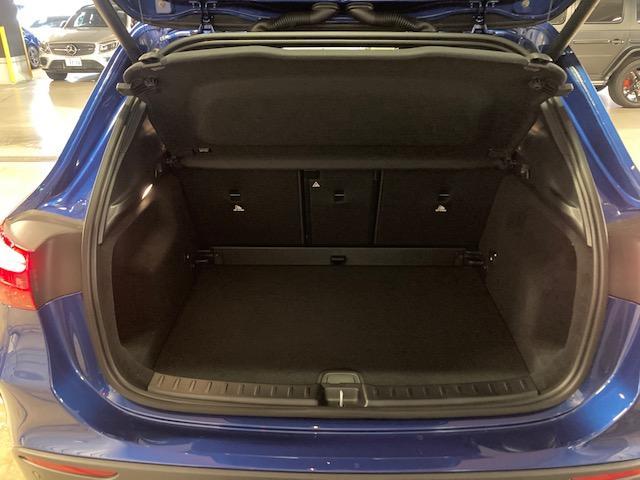 ＧＬＡクラス ＧＬＡ１８０　ＡＭＧラインパッケージ　弊社デモカー　レーダーセーフティＰＫＧ　ＡＭＧライン　パノラマ　３６０度カメラ　ＭＢＵＸ　スペクトラルブルー　新車保証継承　レザーＡＲＴＩＣＯマイクロカットシート　前席パワーシート　シートヒーター　自（22枚目）