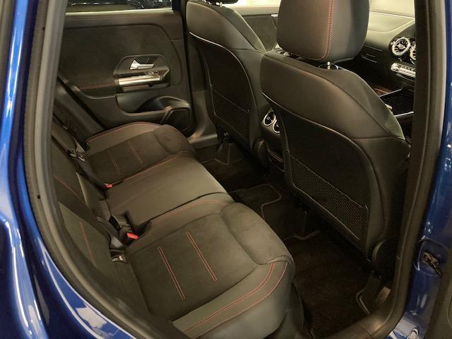 ＧＬＡクラス ＧＬＡ１８０　ＡＭＧラインパッケージ　弊社デモカー　レーダーセーフティＰＫＧ　ＡＭＧライン　パノラマ　３６０度カメラ　ＭＢＵＸ　スペクトラルブルー　新車保証継承　レザーＡＲＴＩＣＯマイクロカットシート　前席パワーシート　シートヒーター　自（24枚目）