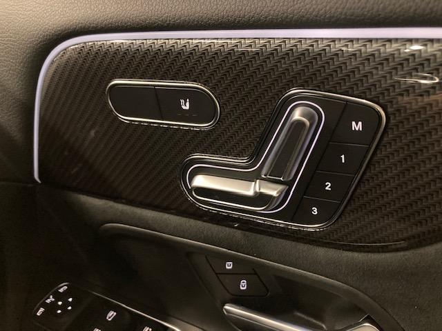 ＧＬＡクラス ＧＬＡ１８０　ＡＭＧラインパッケージ　弊社デモカー　レーダーセーフティＰＫＧ　ＡＭＧライン　パノラマ　３６０度カメラ　ＭＢＵＸ　スペクトラルブルー　新車保証継承　レザーＡＲＴＩＣＯマイクロカットシート　前席パワーシート　シートヒーター　自（28枚目）