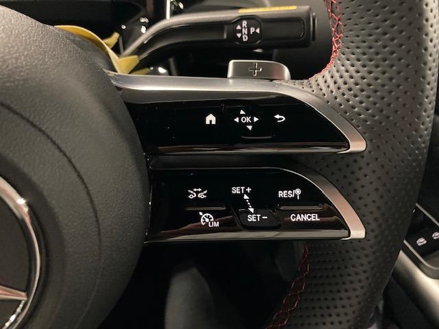 ＧＬＡクラス ＧＬＡ１８０　ＡＭＧラインパッケージ　弊社デモカー　レーダーセーフティＰＫＧ　ＡＭＧライン　パノラマ　３６０度カメラ　ＭＢＵＸ　スペクトラルブルー　新車保証継承　レザーＡＲＴＩＣＯマイクロカットシート　前席パワーシート　シートヒーター　自（37枚目）