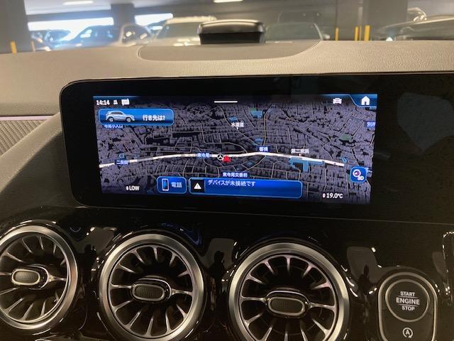 ＧＬＡクラス ＧＬＡ１８０　ＡＭＧラインパッケージ　弊社デモカー　レーダーセーフティＰＫＧ　ＡＭＧライン　パノラマ　３６０度カメラ　ＭＢＵＸ　スペクトラルブルー　新車保証継承　レザーＡＲＴＩＣＯマイクロカットシート　前席パワーシート　シートヒーター　自（48枚目）