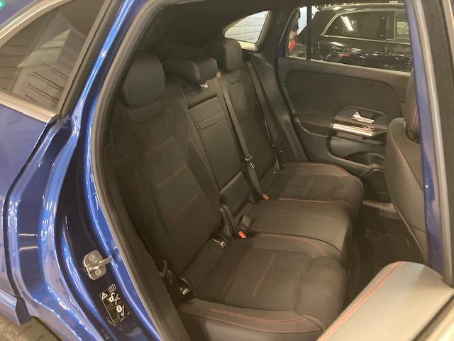 ＧＬＡクラス ＧＬＡ１８０　ＡＭＧラインパッケージ　弊社デモカー　レーダーセーフティＰＫＧ　ＡＭＧライン　パノラマ　３６０度カメラ　ＭＢＵＸ　スペクトラルブルー　新車保証継承　レザーＡＲＴＩＣＯマイクロカットシート　前席パワーシート　シートヒーター　自（52枚目）