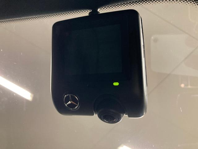 Ｅクラス Ｅ２００　スポーツ　レーダーセーフティパッケージ／シートヒーター／メモリー付きパワーシート／３６０度カメラシステム／純正ドラレコ／ｂｕｒｍｅｓｔｅｒサウンドサラウンドシステム／ダイナミックセレクト／ブラックアッシュインテ（49枚目）