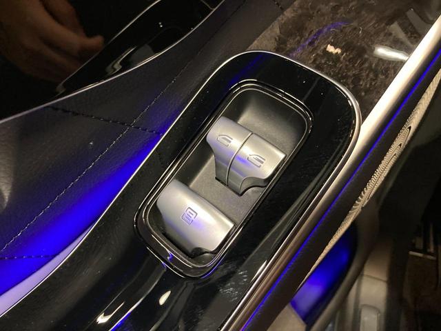 Ｓクラス Ｓ４００ｄ　４マチック　ＡＭＧラインパッケージ　ベーシックパッケージ（パノラマ、エアバランスパッケージ、ノイズ軽減ガラス）、ＡＭＧラインパッケージ、レザーエクスクルーシブパッケージ（Ｂｒｕｍｅｓｔｅｒ３Ｄサウンド、ステアリングヒーター）（62枚目）