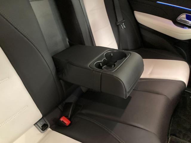ＧＬＥ ＧＬＥ４５０ｄ　４マチック　クーペスポーツ　認定中古車　禁煙車　レーダーセーフティパッケージ　アンビエントライト　３６０度カメラ　メモリー付きパワーシート　シートベンチレーター　エアサスペンション　本革シート　パノラミックスライディングルーフ（11枚目）