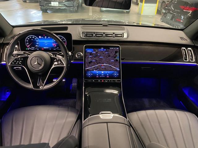 Ｓクラス Ｓ５００　４マチック　ＡＭＧラインパッケージ　認定中古車　左ハンドル　本革シート　３６０度カメラ　シートヒーター　ワイヤレスチャージャー　純正ドライブレコーダー　ＭＢＵＸ　ＥＴＣ　自動追従機能　アンビエントライト　セレナイトグレー　オートライト（6枚目）