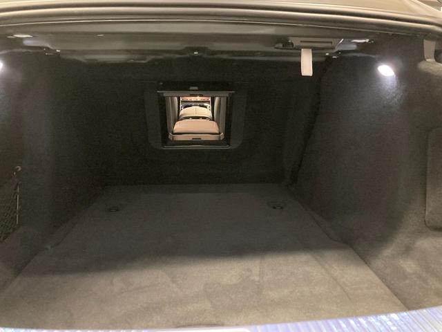 Ｓクラス Ｓ５００　４マチック　ＡＭＧラインパッケージ　認定中古車　左ハンドル　本革シート　３６０度カメラ　シートヒーター　ワイヤレスチャージャー　純正ドライブレコーダー　ＭＢＵＸ　ＥＴＣ　自動追従機能　アンビエントライト　セレナイトグレー　オートライト（12枚目）