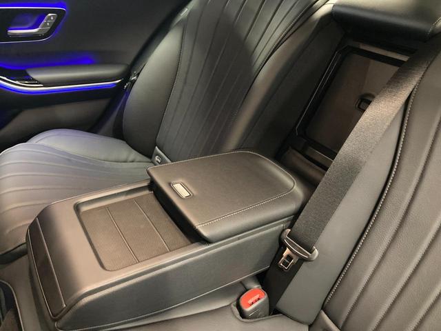Ｓクラス Ｓ５００　４マチック　ＡＭＧラインパッケージ　認定中古車　左ハンドル　本革シート　３６０度カメラ　シートヒーター　ワイヤレスチャージャー　純正ドライブレコーダー　ＭＢＵＸ　ＥＴＣ　自動追従機能　アンビエントライト　セレナイトグレー　オートライト（13枚目）