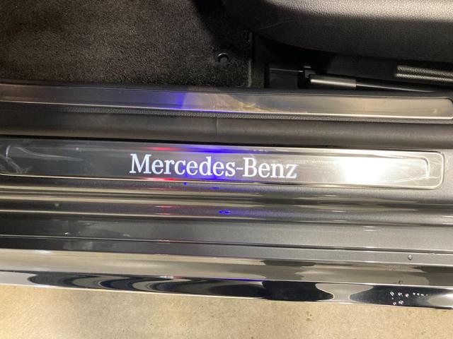 Ｓクラス Ｓ５００　４マチック　ＡＭＧラインパッケージ　認定中古車　左ハンドル　本革シート　３６０度カメラ　シートヒーター　ワイヤレスチャージャー　純正ドライブレコーダー　ＭＢＵＸ　ＥＴＣ　自動追従機能　アンビエントライト　セレナイトグレー　オートライト（17枚目）