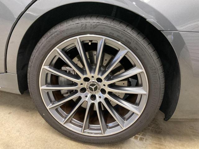 Ｓクラス Ｓ５００　４マチック　ＡＭＧラインパッケージ　認定中古車　左ハンドル　本革シート　３６０度カメラ　シートヒーター　ワイヤレスチャージャー　純正ドライブレコーダー　ＭＢＵＸ　ＥＴＣ　自動追従機能　アンビエントライト　セレナイトグレー　オートライト（68枚目）