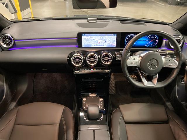 Aクラスセダン A200dセダンAMGレザエクスクルーシブパッケージ 認定中古車 デモカー AMGラインパッケージ 360°カメラシステム サンルーム ヘッドアップディスプレ ブランドロゴプロジェクター コスモスブラック(有償カラー) シートヒーター(10枚目)