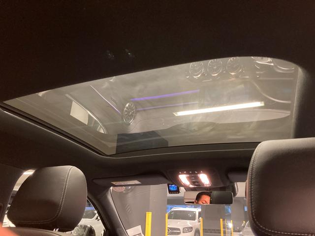 Aクラスセダン A200dセダンAMGレザエクスクルーシブパッケージ 認定中古車 デモカー AMGラインパッケージ 360°カメラシステム サンルーム ヘッドアップディスプレ ブランドロゴプロジェクター コスモスブラック(有償カラー) シートヒーター(22枚目)