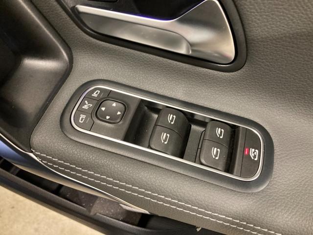 Aクラスセダン A200dセダンAMGレザエクスクルーシブパッケージ 認定中古車 デモカー AMGラインパッケージ 360°カメラシステム サンルーム ヘッドアップディスプレ ブランドロゴプロジェクター コスモスブラック(有償カラー) シートヒーター(25枚目)