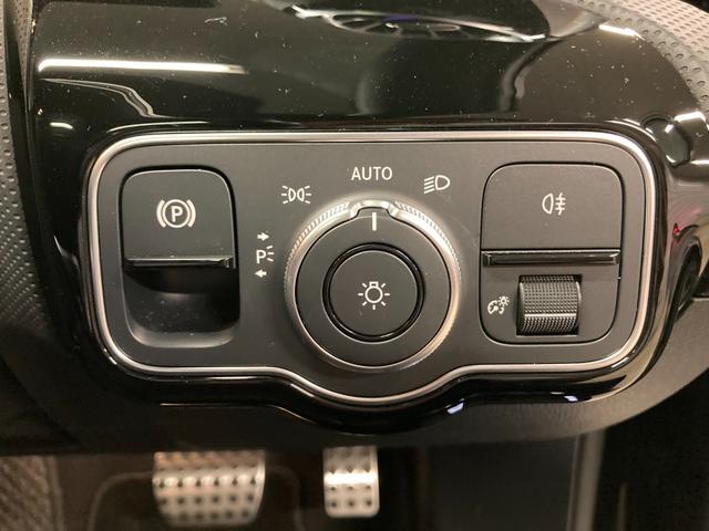 Aクラスセダン A200dセダンAMGレザエクスクルーシブパッケージ 認定中古車 デモカー AMGラインパッケージ 360°カメラシステム サンルーム ヘッドアップディスプレ ブランドロゴプロジェクター コスモスブラック(有償カラー) シートヒーター(28枚目)