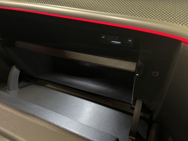 Ｃクラス Ｃ２００アバンギャルド　ＡＭＧラインパッケージ　認定中古車２年保証　レザーエクスクルーシブパッケージ　ＡＭＧラインパッケージ　レーダーセーフティパッケージ　３６０°カメラシステム　アップルカープレイ　メモリー付きパワーシート（11枚目）