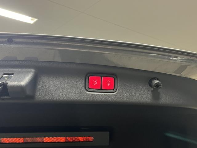 Ｃクラス Ｃ２００アバンギャルド　ＡＭＧラインパッケージ　認定中古車２年保証　レザーエクスクルーシブパッケージ　ＡＭＧラインパッケージ　レーダーセーフティパッケージ　３６０°カメラシステム　アップルカープレイ　メモリー付きパワーシート（17枚目）