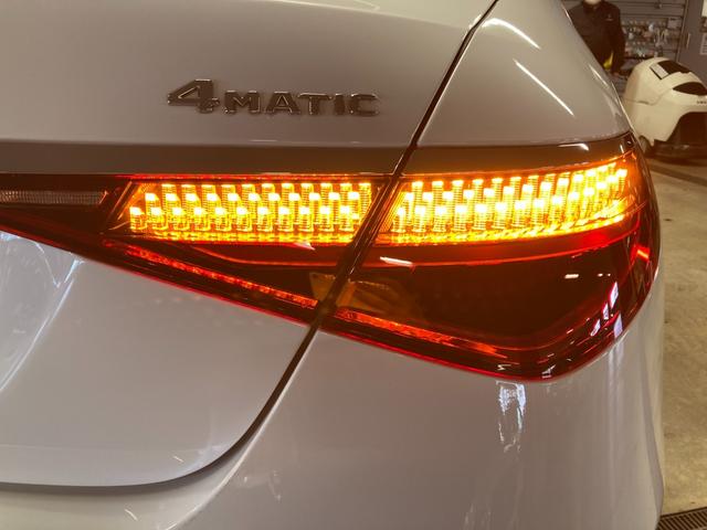 Sクラス S500 4マチック AMGラインパッケージ パノラミックスライディングルーフ シートベンチレーター シートヒーター アンビエントライト シエナブラウン本革シート ブルメスター 360度カメラ ヘッドアップディスプレイ 純正ドライブレコーダー(50枚目)