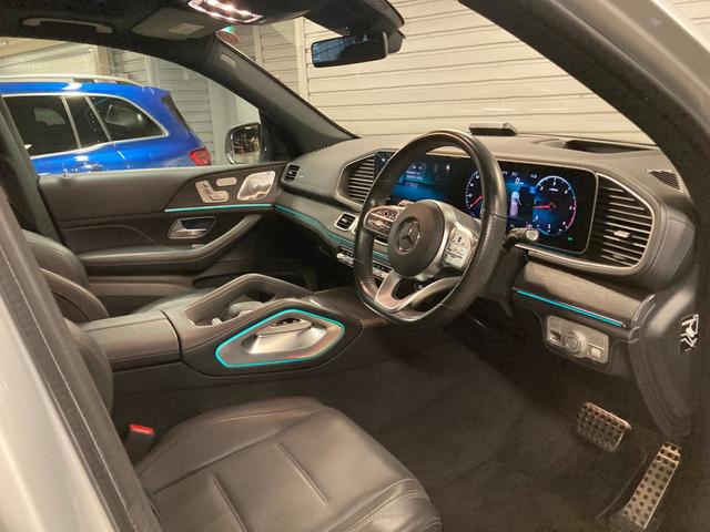 総在庫で６００台ほどの取り扱いがございます。ＮＥＴに掲載のない車両でも、当社デモカー使用の車両やメーカーで使用していた車両などもご紹介ができます。新型モデルもお気軽にお問合せ下さいませ。