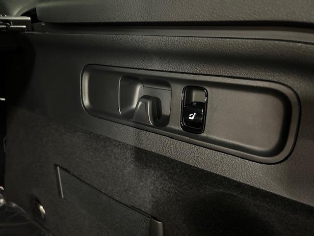 総在庫で６００台ほどの取り扱いがございます。ＮＥＴに掲載のない車両でも、当社デモカー使用の車両やメーカーで使用していた車両などもご紹介ができます。新型モデルもお気軽にお問合せ下さいませ。